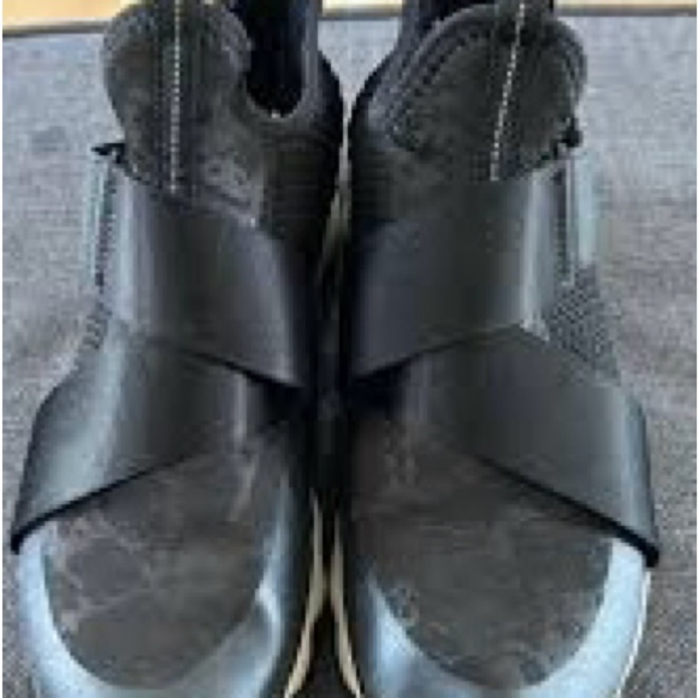 Sorel kinetic Black waterproof sneakers